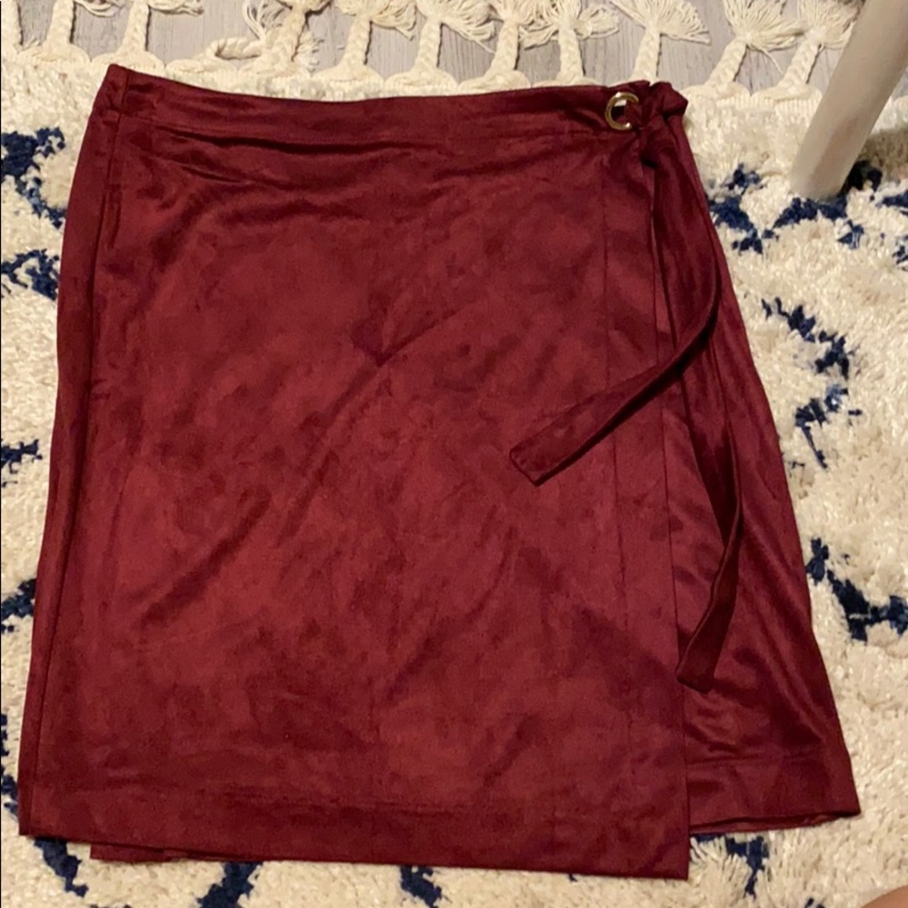 Kensie wine colored skirt